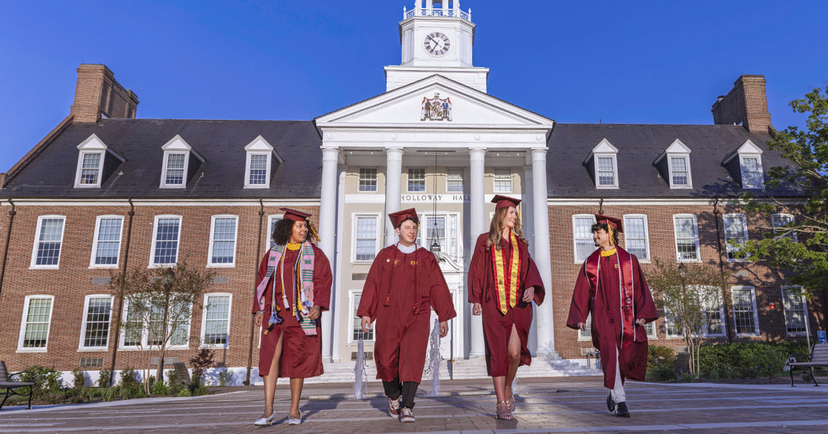SU graduates at Centennial Plaza